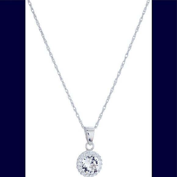 Swarovski Jewelry - 🛍 Swarovski Crystal halo stones necklace
